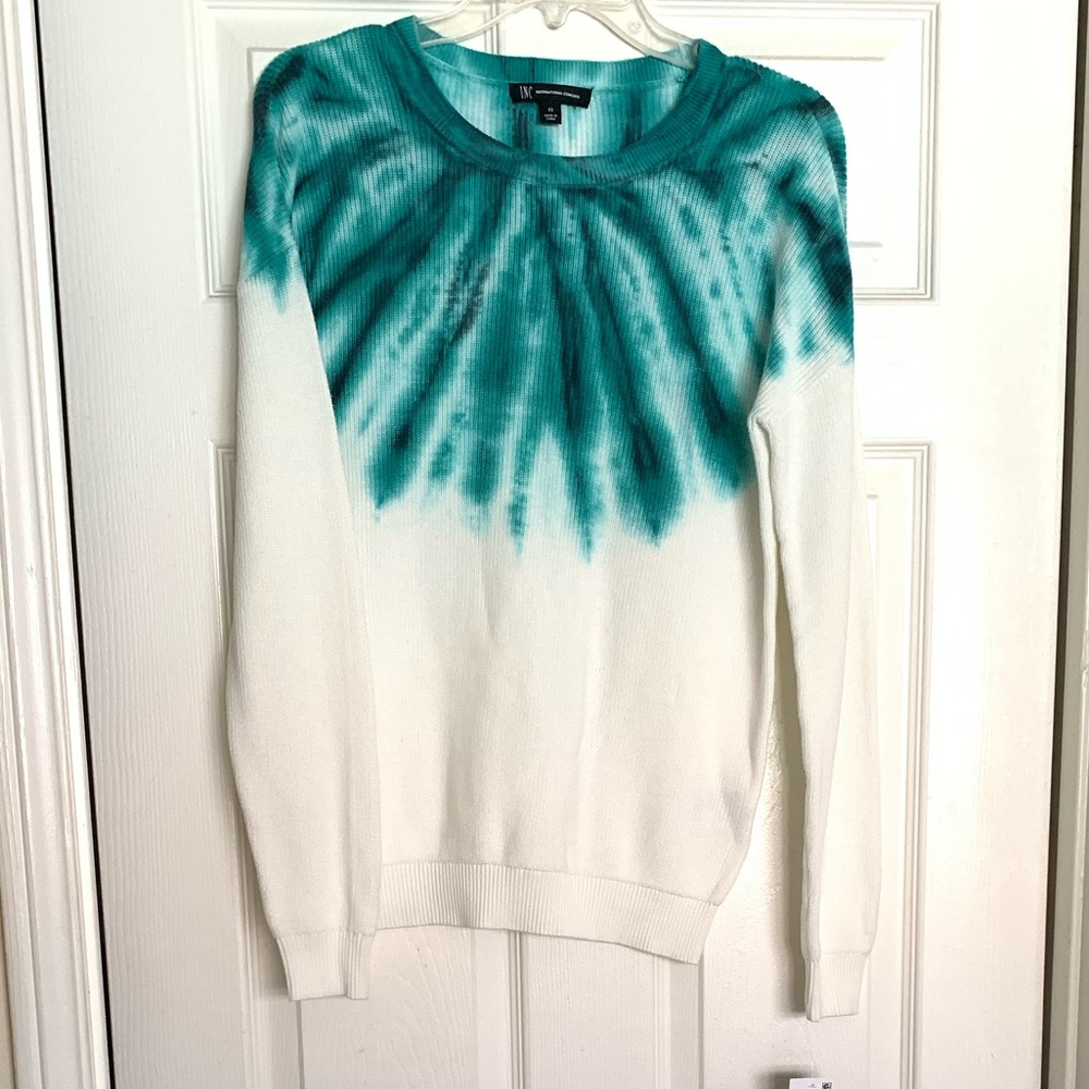 NWT. Sweater. Size XS